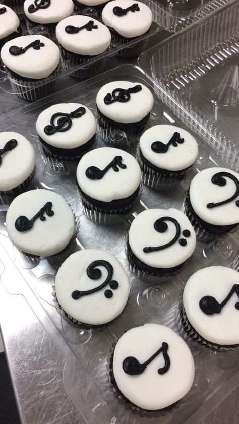 Music note cupcakes by Cassie Musical Cupcakes Ideas, Music Cupcakes Ideas, Music Note Cupcake Cake, Music Note Cookies, Musical Cupcakes, Music Note Cupcakes, Music Note Cake, Music Cupcakes, Piano Cake