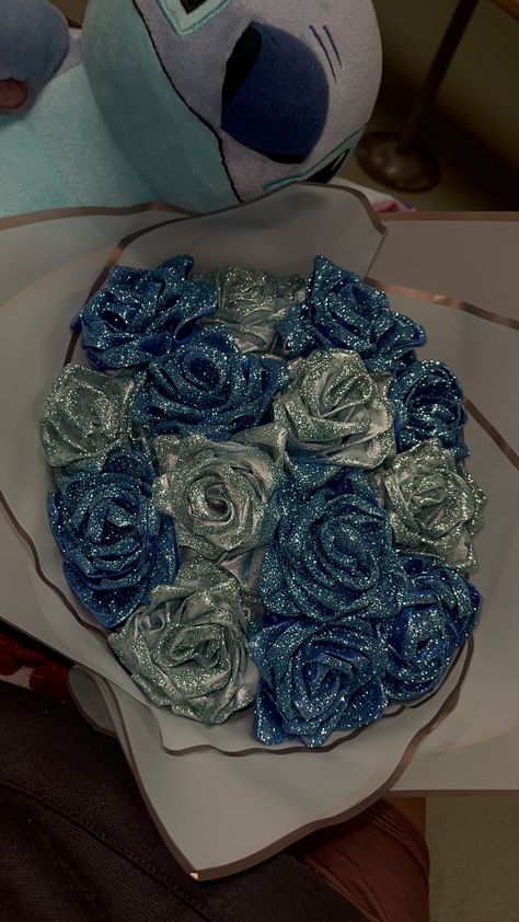 Blue Eternal Rose Bouquet, Pretty Flowers Pictures, Ribbon Flowers Bouquet, Blue Flowers Bouquet, Diy Bouquet Wrap, Luxury Flower Bouquets, Flower Bouquet Diy, Diy Gift Set, Red Rose Bouquet