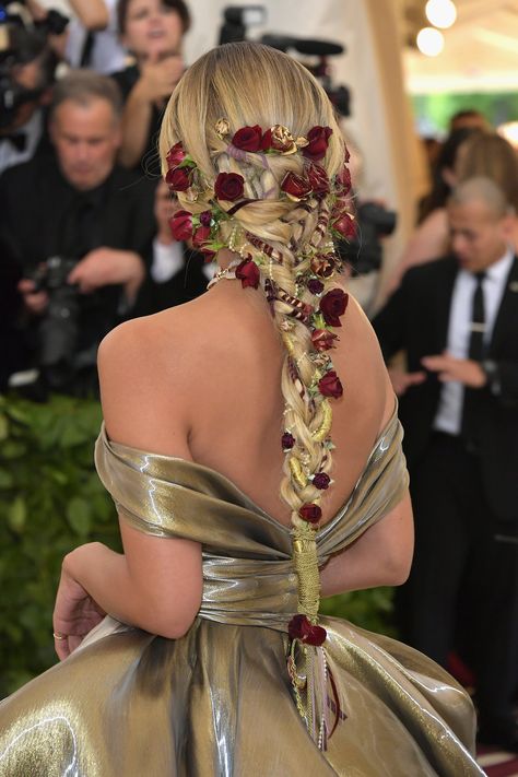 Golden Barbie, Dunner Wordend Haar, Met Gala Dresses, Gorgeous Braids, Jasmine Sanders, Heavenly Bodies, Flowers In Her Hair, Costume Institute, Gala Dresses