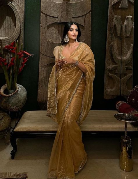 Tissue Sarees Are A Major Trend This Wedding Season 2023 - ShaadiWish Sonam Kapoor Saree, Saree Yellow, Tissue Sarees, Reception Saree, Golden Saree, Fancy Sarees Party Wear, Tissue Saree, Designer Studio, Embellished Blouse