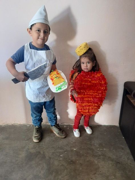 Ideas Disfraces Halloween, Pair Halloween Costumes, List Of Halloween Costumes, Witches And Warlocks, Outfit Mexicano, Summoning Spells, Halloween Parejas, Mexican Memes, Family Costumes