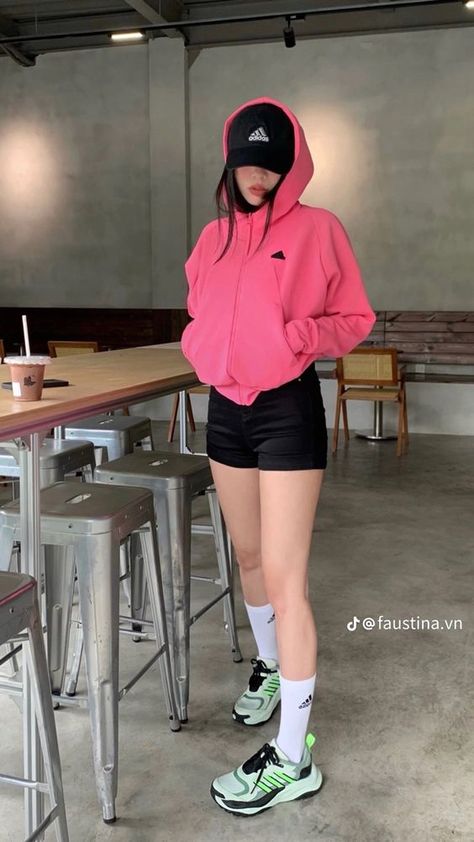 Korean Streetwear Outfit, Korean Workout Outfit, Korean Gym Outfit, Casual Baddie, Night Outfits Winter, Casual Sporty Outfits, Jogging Outfit, Estilo Ivy, Sporty Outfit