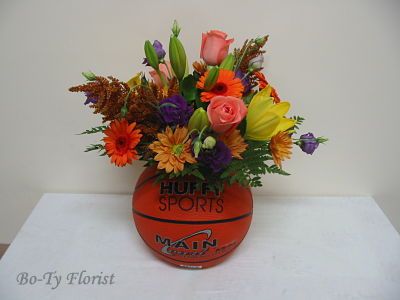 Basketball Flower Bouquet, Basketball Flower Arrangements, Basketball Floral Arrangements, Football Floral Arrangement, Baseball Flower Arrangement, Mason Jar Basketball Centerpieces, Sports Themed Centerpieces, Basketball Centerpieces, Grooms Table