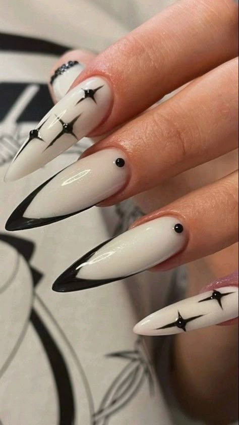 Nails Acrylic Nails Stiletto, Punk Nails, Goth Nails, Edgy Nails, Grunge Nails, Makijaż Smokey Eye, Black Nail Designs, Black Nail, Fire Nails