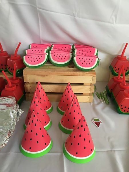 Watermelon Craft, Beautiful Paper Flowers, Watermelon Crafts, Watermelon Birthday Parties, Fruit Crafts, Watermelon Decor, Room Decoration Ideas, Watermelon Party, Watermelon Birthday