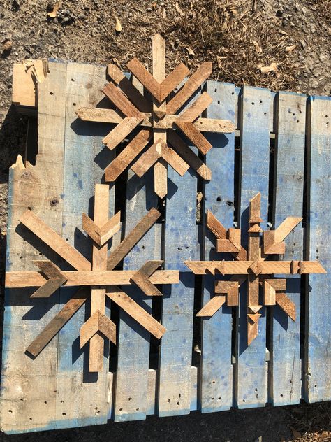 Wood Snowflake, Nautical Crafts, New Years Decorations, Its Cold Outside, Wooden Hearts, Homemade Christmas, Winter Decor, Wood Projects, Garden Art