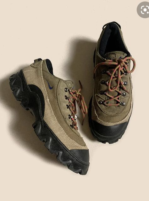 Hiking Shoes Aesthetic, Gorp Core Shoes, Gorpcore Shoes, Nike Lahar Low, Vintage Hikercore, Casual Gore-tex Hiking Boots For Streetwear, Gorpcore Shoe, Gorp Core, Green Gore-tex Hiking Sneakers