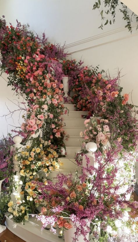 Extravagant Wedding Florals, Dekor Nikahan, Wedding Entries, Notion Photos, Wedding Staircase Decoration, Pathway Decor, Bridgerton Theme, Wedding Staircase, Floral Styling