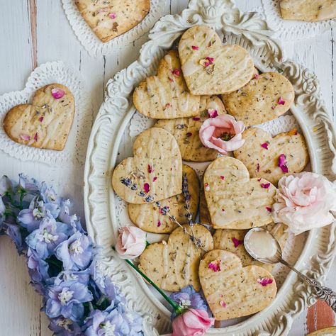 Earl Grey Shortbread, Lavender Earl Grey, Recipes Autumn, Earl Grey Cookies, Biscuits Cake, Lavender Shortbread Cookies, Lavender Shortbread, Edible Flowers Recipes, Infused Sugar