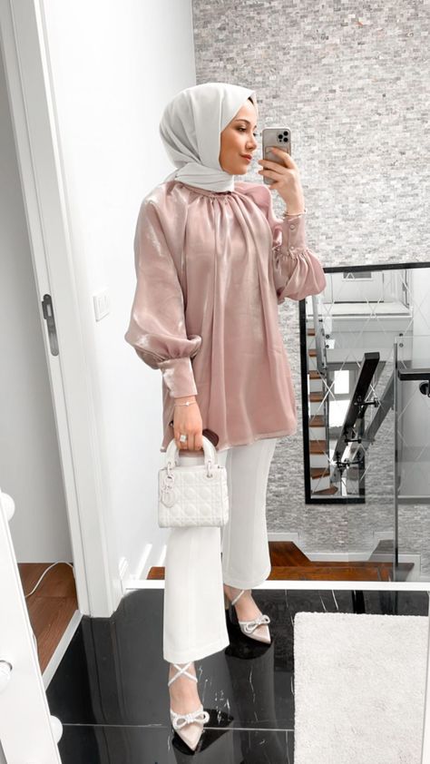 Blouse Soiree Outfit, Casual Work Outfits Women, Fashion Week Outfit, Blouse Casual Fashion, Stylish Fall Outfits, Winter Fashion Outfits Casual, Hijabi Fashion Casual, Modest Dresses Casual, Hijabi Outfits Casual