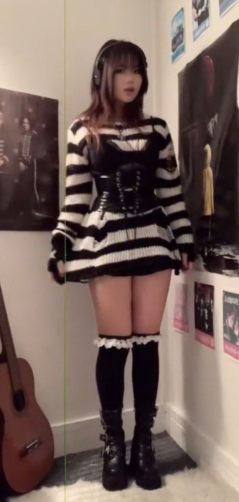 Goth Valentines Day Outfit, Corset Outfit Goth, Big Thighs Outfit, Cutesy Outfit, Corset Outfit, Swaggy Outfits, Alternative Outfits, Really Cute Outfits, Kawaii Clothes