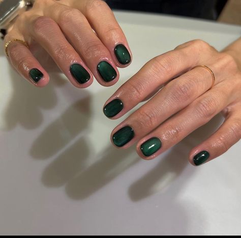 aoewd_nail_naru on insta Dark Metallic Nails, Dark Green Aura Nails, Short Nails Ideas Green, Short Dark Green Nails, Simple Dark Nails, Dark Green Chrome Nails, Dark Short Nails, Nail Inspo Dark, Green Short Nails