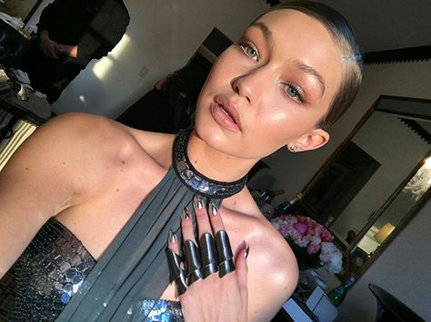 Gigi Nails, Celebrity Manicures, Chrome Manicure, Chic Manicure, Kiss Products, Celebrity Nails, Kiss Nails, Mirror Nails, Drop Dead