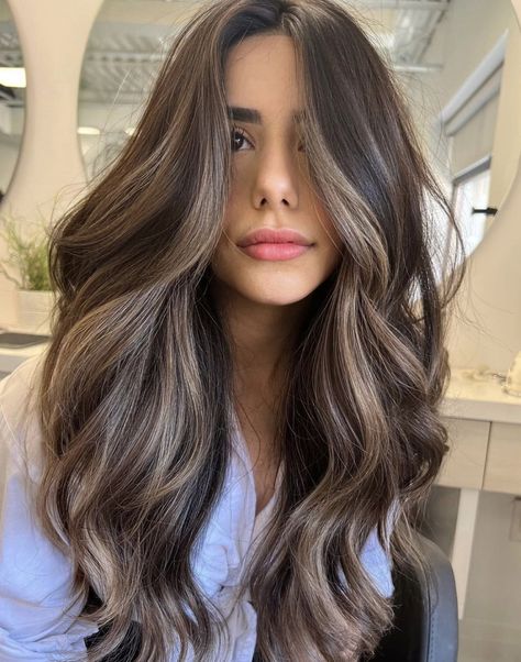 Get ahead of the style game with the hottest hair color trends for 2024! From bold balayage and rich brunettes to playful pastels and vibrant reds, discover the perfect shade to transform your look. Click to explore stunning hair transformations, get inspiration, and find the right color for you! 💖 #HairColorTrends #2024Styles #HairInspo 🌸✨ Bold Balayage, Color Trends 2024, Brown Hair Trends, Perfect Brunette, Beach Goddess, Rich Brunette, Hot Hair Colors, Caramel Balayage, Lustrous Hair