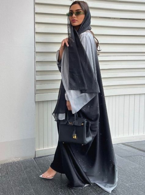 Ombre Abaya, New Abaya Style, Abaya Outfits, Aesthetic Culture, Modest Aesthetic, Muslimah Fashion Casual, Abaya Outfit, Girly Style Outfits, Abaya Style