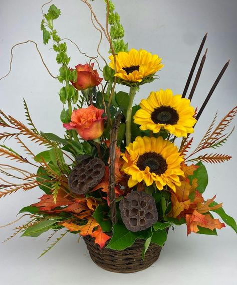 Garden Blooms Autumn Bouquet | Wilmington Fall Flowers Thanksgiving Flower Arrangements, Garden Sunflowers, Thanksgiving Floral Arrangements, Fall Floral Centerpieces, Floral Art Arrangements, Thanksgiving Flowers, Thanksgiving Floral, Autumn Bouquet, Sunflower Arrangements