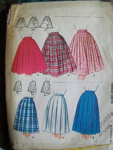 McCall's Flared Pleated Gathered Skirt in Regular by RRebelGrrl, $8.00 Vintage Skirt Pattern, A Line Skirt Pattern, Pleated Skirt Pattern, Circle Skirt Pattern, Retro Sewing Patterns, Beginner Sewing Patterns, Dress Patterns Free, Diy Clothes Design, Skirt Patterns Sewing