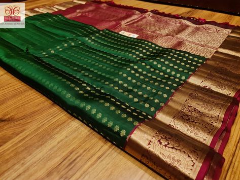 Saree For Engagement, Pattu Sarees Wedding, Green Contrast Color, Saree Color Combinations, Engagement Saree, Wedding Color Combinations, Maroon Saree, Kanjivaram Sarees Silk, Indian Handloom