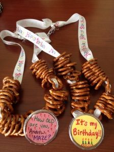 These pretzel necklaces were the perfect accessory to beer tasting! Birthday Party Ideas For Husband, 30th Birthday Party Games, Backyard Party Food, Beer Party Theme, Beer Cheese Fondue, Beer Birthday Party, Pretzel Necklace, Beer Tasting Parties, Oktoberfest Party