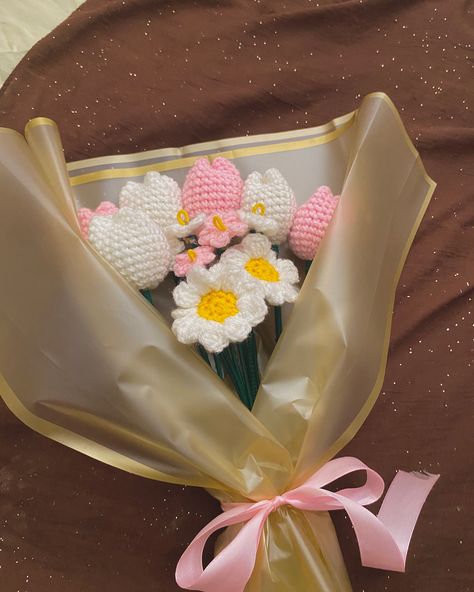 Custom made 14 flowers bouquet💗🎀 Contains: 🎀 6 tulips (3 pink,3 white) 🎀 6 myosotis (3 pink,3 white) 🎀 2 daisies • Dm for details🤝🏻 • Can be customized🪄 . . . . . #crochet #crochetflower #crochetedflowers #crochetflowers #crochetflowerbouquet #crochetbouquet #crochetbouquetflower #flowers #bouquet #eternalflowers #handmade #handmadeflowers #foreverflowers #crochetersofinstagram #artistsoninstagram #diy #craft #business #explore #explorepage #fyp #fypage #smallbusiness Crochet Bouquet, Forever Flowers, Craft Business, Handmade Flowers, Crochet Flowers, Flowers Bouquet, Tulips, Custom Made, Daisy