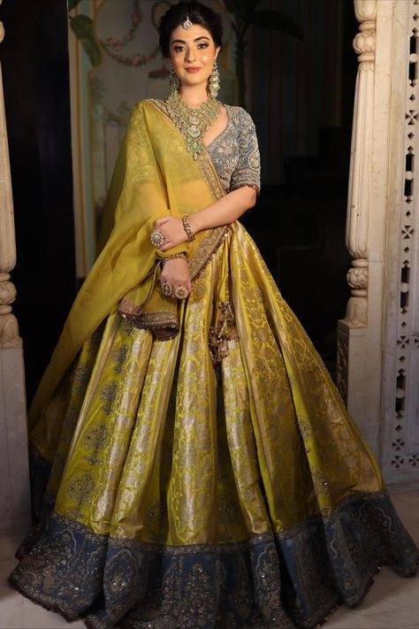 Banarsi Lehenga, Banarasi Lehenga, Simple Lehenga, Lehenga Saree Design, Bridal Lehenga Designs, Latest Bridal Lehenga, Indian Outfits Lehenga, Wedding Lehenga Designs, Lehenga Designs Simple