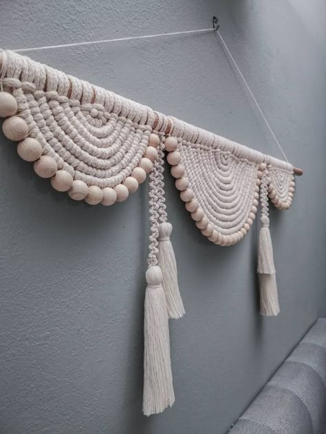 Semicircle Macrame, Macrame Toran, Simpul Makrame, Crochet Wall Art, Macrame Mirror, Boho Crafts Diy, Makramee Diy, Macrame Wedding, Diy Macrame Plant Hanger