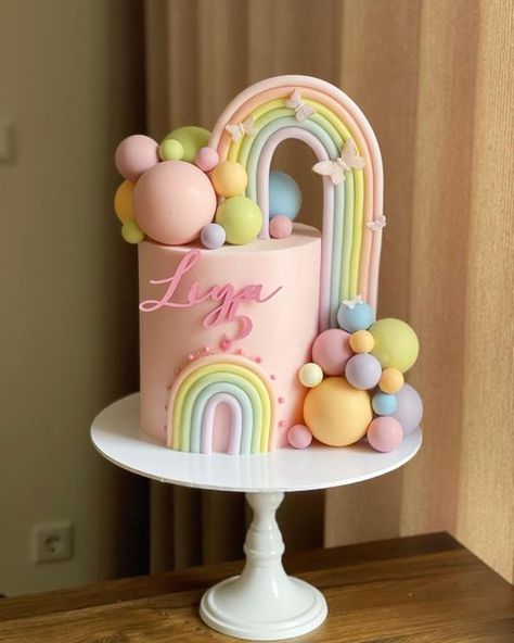 Rainbow Cake Ideas, Rainbow Baby Birthday, Pastel Rainbow Cake, Ocean Cakes, Little Pony Cake, Rainbow Birthday Cake, Gold Chocolate, Minnie Mouse Cake, Rainbow Birthday Party