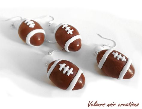 rugby ball earrings handmade Polymer Clay Football Earrings, Polymer Clay Football, Creativity Journal, Earring Business, Easy Clay Sculptures, Easy Polymer Clay, Football Earrings, Clay Keychain, Rugby Ball