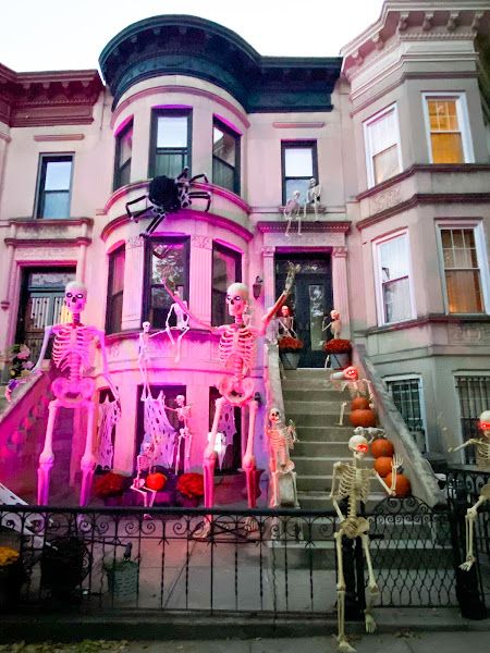 Giant Skeleton, Old Home, Home Decor Diy, Halloween House, Old Houses, Just Go, Decor Diy, Old School, Brooklyn