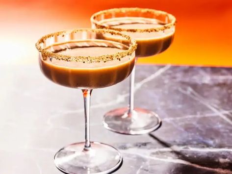 Cheesecake Martini, Drinks Vodka, Yummy Cocktails, Creamy Cocktails, Thanksgiving Cocktails, Cocktails Recipes, Pumpkin Waffles, Martini Recipe, Easy Meal Ideas