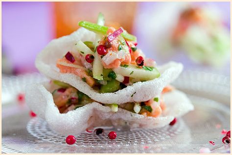 Gingered Salmon Tartar with Radish and Green Apple on Prawn Crackers Green Apple Recipes, Salmon Tartar, Ginger Fish, Prawn Crackers, Crackers Appetizers, Asian Store, Salmon Tartare, Ginger Salmon, Radish Greens