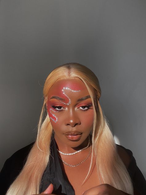 Sick Makeup, Makeup Artistique, Era Makeup, Spiritual Baddie, Abstract Makeup, Artsy Makeup, Rock Fest, Eye Makeup Techniques, Makeup For Black Skin