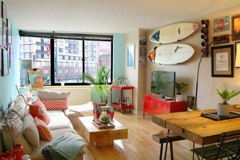 Féline and Ryan's Upper East Side Surf Lodge Style — House Call | Apartment Therapy Aloha Decor, Surfboard Holder, Surf Style Home, Surfer Bedroom, Decoration Surf, Deco Surf, Surf Room, Surf Lodge, Style Surf