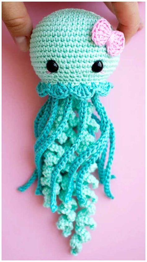 Crochet Jellyfish Amigurumi Free Pattern Crochet Baby Mobiles, Octopus Crochet Pattern, Crocheted Jellyfish, Crochet Octopus, Pola Amigurumi, Crochet Baby Toys, Crochet Animals Free Patterns, Tapeta Galaxie, Crochet Animal Patterns