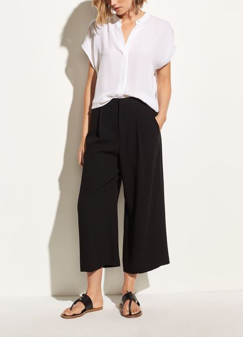 Pallazo Pants Outfit Ideas, Pallazo Pants Outfit, Culottes Outfit, Black Culottes, Pants Outfit Ideas, Petite Fashion Tips, Effortless Fashion, 60 Fashion, Over 50 Womens Fashion