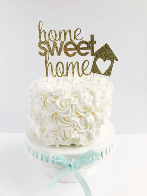 "Perfect for your housewarming  Cake topper is made from low shed high quality glitter cardstock and is single sided. Topper measures 4\" tall and 6\" wide, and is attached to 2 3\" wooden picks. Additional glitter cardstock colors are available at checkout. Need it customized? Don't hesitate to ask! Please review our shop policies prior to purchasing 💕 Shipping and Processing time: Our standard processing time is 4-7 days. Processing time DOES NOT include shipping. At checkout you have the opt Home Sweet Home Cake, Housewarming Party Themes, Housewarming Cake, Housewarming Party Decorations, Engagement Party Cake, Home Cake, Bridal Shower Cake Topper, Love Cake Topper, House Cake