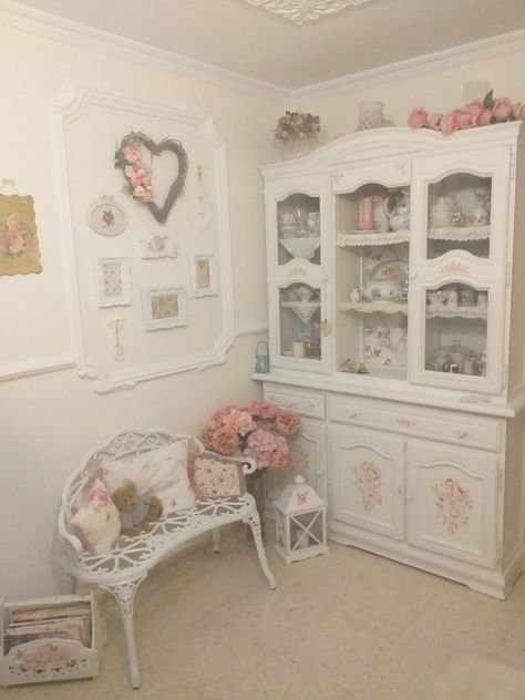 Coquette Office, Luxury Room Decor, Cabinet For Kitchen, Shabby Chic Office, Shabby Home, Spa Decor, Study Room Decor, Girly Room, Dream House Rooms