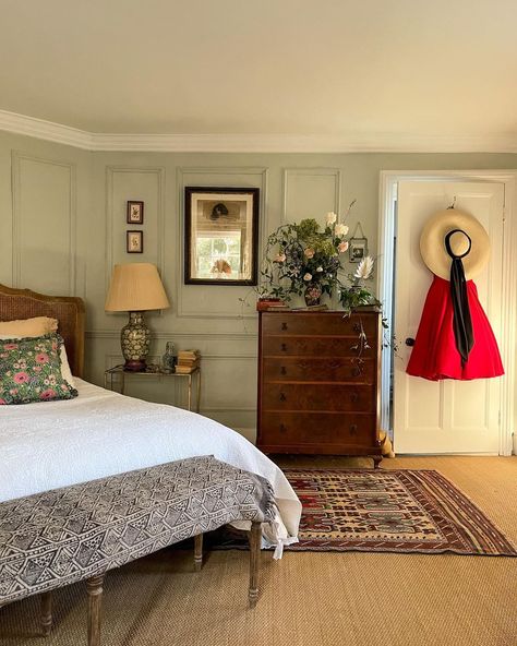 L E A H L A N E (@mymulberryhouse) • Instagram photos and videos Exotic Bedrooms, Mulberry House, Feminine Room, English Country Decor, Exotic Dance, Relaxing Bedroom, Master Bed, Country Style Homes, Bedroom Green