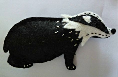 Felt Badger, Felt Animal Pattern, Easy Felt Crafts, Sewing Felt, Fuzzy Felt, Quiet Toys, Felt Animal Patterns, Baby Quiet Book, Felt Stories