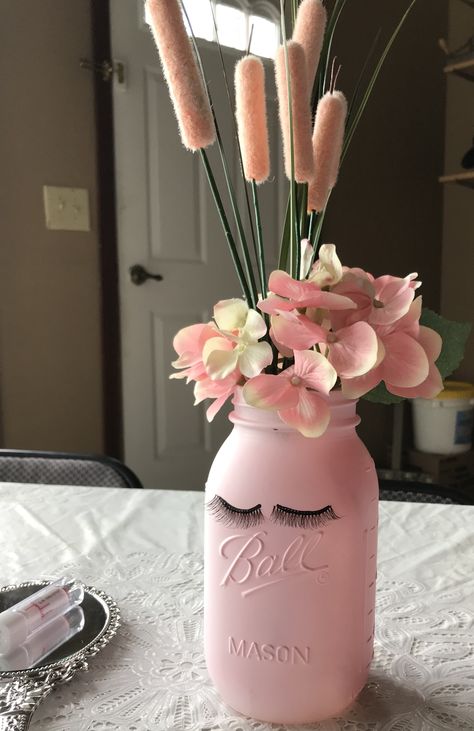 Makeup themed party centerpieces. Mason jar centerpiece. Eyelash decor Lipstick Birthday Party Theme, Eyelash Party Ideas, Makeup Party Theme, Makeup Theme Party Decorations, Spa Party Centerpiece Ideas, Makeup Theme Birthday Party Decorations, Esthetician Party Ideas, Lash Party Ideas, Make Up Party Ideas