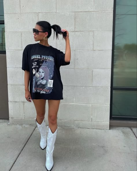 Baggy Shirt And Cowboy Boots, T Shirt With Boots Outfit, Tshirt Boots Outfit, Oversized Tshirt Cowgirl Boots, Oversized Shirt Concert Outfit, T Shirt And Boots Outfit Women, Oversized Shirt And Cowboy Boots, Cowboy Boots Oversized Shirt, T Shirt Dress And Boots