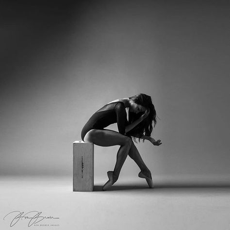 Edgy Dance Photography, Split Poses Photography, Artistic Dance Photography, Back Photo Pose, Chair Photoshoot, Dance Photoshoot, Dance Hip Hop, Dance Competitions, Ballet Dance Photography