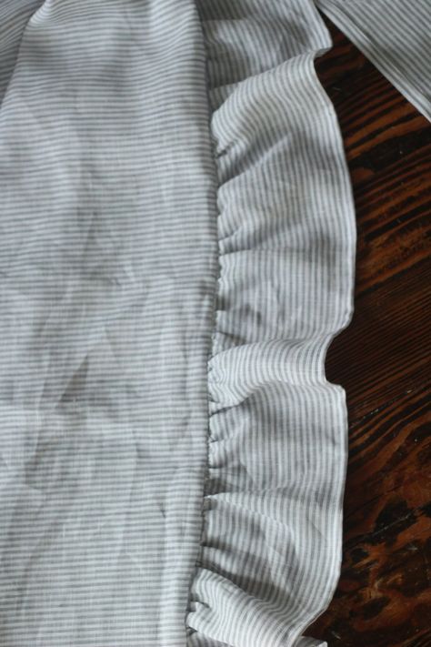 Linen Throws, Diy Throw Blankets, Sewing Ruffles, Future Farmhouse, Ruffle Blanket, Make A Blanket, Linen Blanket, Blanket Tutorial, Diy Sewing Tutorials