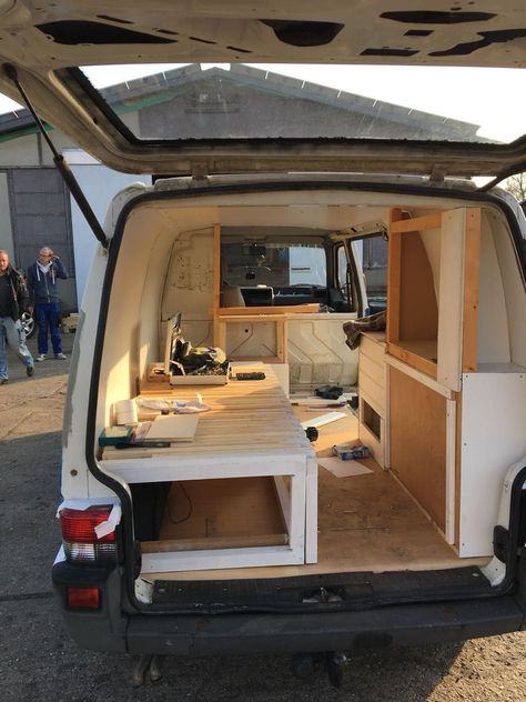 Breathtaking 15 Custom Sprinter Van Conversion https://www.camperlife.co/2019/08/03/15-custom-sprinter-van-conversion/ If you're trying to find a conversion van to accommodate a wheelchair, there are a couple things to consider prior to making your buy. Bear in mind th... Omgebouwde Bus, Sprinter Van Camper, Bil Camping, Kangoo Camper, Kombi Motorhome, Caravan Decor, Kombi Home, Sprinter Van Conversion, Sprinter Camper