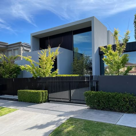 Kew Residence…facade speaks for itself. #australianarchitecture #australiandesign #melbournearchitecture #melbourne #architecture… | Instagram Modern Contemporary Living Room Luxury Homes, Modern Contemporary Homes Interior Decor, Kew Residence, Modern Contemporary Homes Interior, Facade Design Modern, Single Floor Plan, Modern Contemporary Living Room Decor, Luxury Homes Kitchen, Room Decor Ideas Luxury