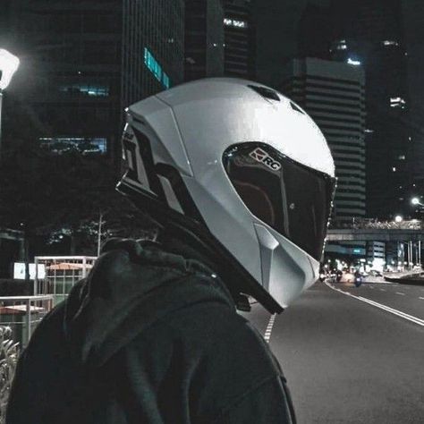 White Motorcycle Aesthetic, Motorcycle Guy Aesthetic, White Motorcycle Helmet, Biker Guys, Motorcycle Humor, Motorcycle Guy, Hot Biker Guys, Motorbike Helmet, Motorcycle Aesthetic