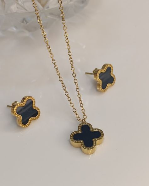 Grab your Matching Four Clover Locket set 🎗️🍀 Anti Tarnish✨ Hypoallergenic💫 Stainless steel💎 Best for daily usage 🍀🎗️ DM OR WHATSAPP FOR ORDER 03225016154 #cloverleaf #clovergang #cloverush #clovebud #locketsets❣️ #lover #beautifull #astheticedits #everyone #evergreen #greysanatomy #greenhouse #astgeticpos #trendifyjewels #trendingreels #reelkarofeelkaro #postoftheday #post #instagramreels #explorepage✨ #viralreels #viralpost #travelling #trend #instagood Clover Locket, Clove Bud, Viral Post, Clover Leaf, Greys Anatomy, Locket, Stainless Steel, Beauty, Grey's Anatomy