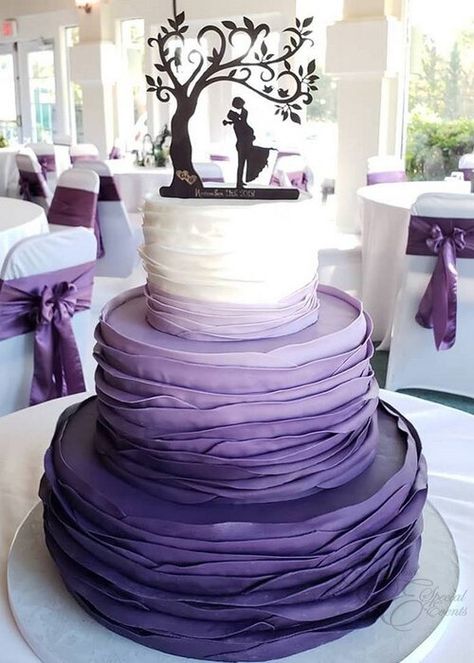 Purple Wedding Cake With Cupcakes, Purple And Gray Wedding Cake, Purple Ombre Wedding Cake, Purple Wedding Decor Ideas, Wedding Dresses Purple And White, Wedding Cake Violet, Purple Ombre Wedding Dress, Violet Wedding Theme, Purple Cake Ideas