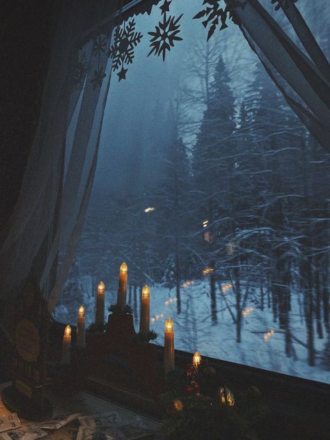 Train window. View of the winter forest. Christmas decorations Yule Dark Aesthetic, Witchy Winter Aesthetic, Winter Window Aesthetic, Yuletide Aesthetic, Spooky Winter, Enchanted Winter Forest, Witchy Winter, Window Snow, Cabin Forest