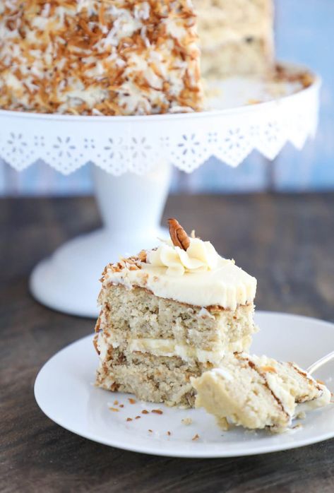 This decadent Keto Hummingbird Cake has all the trademark tropical flavors (banana, pineapple, pecan, allspice) of the classic Southern favorite- and nobody will believe it's low carb and gluten free!  #ketocakes #hummingbirdcake #lowcarbdesserts #ketodesserts Hummingbird Cake Recipes, Hummingbird Food, Pudding Chia, Postre Keto, Hummingbird Cake, Low Carb Dessert, Keto Cake, Keto Brownies, Keto Cheesecake